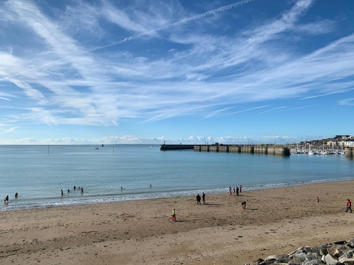 Un Balcon Sur La Mer, Acces Direct A La * Granville